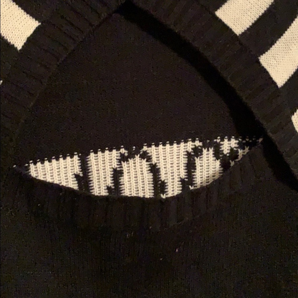 Sweater - Picture 4 of 4